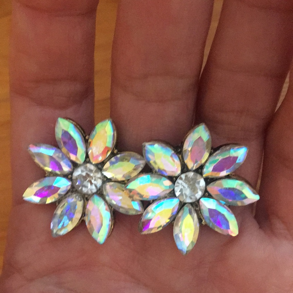 Gorgeous Aurora Borealis + Gold Crystal Flower Statement Earrings - Picture 7 of 13